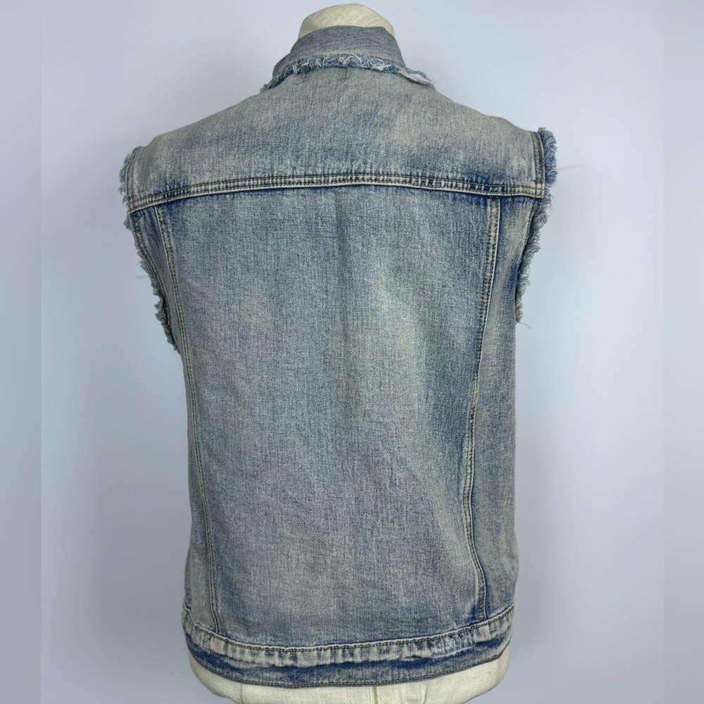 Forever 21
Jean Vest - Picture 2 of 11